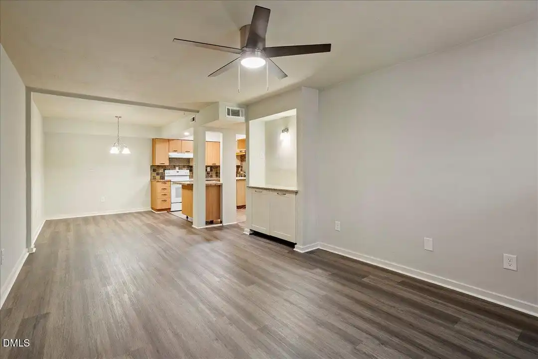 7124 Longstreet Dr unit C – pohled 3