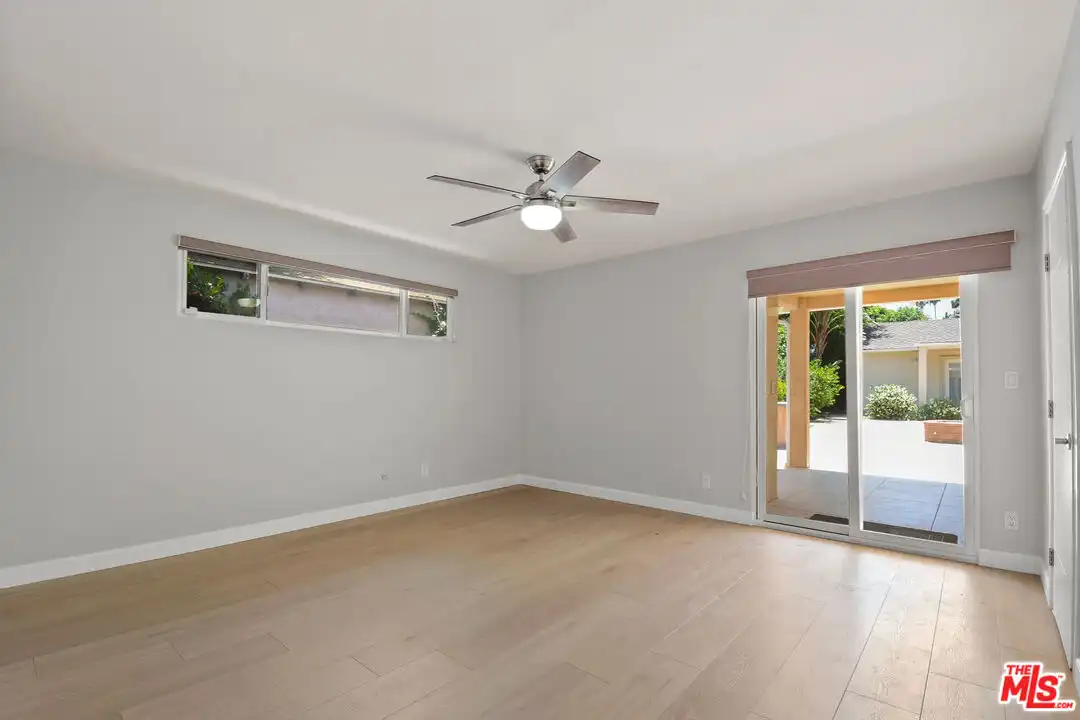 15424 Camarillo St - View 3