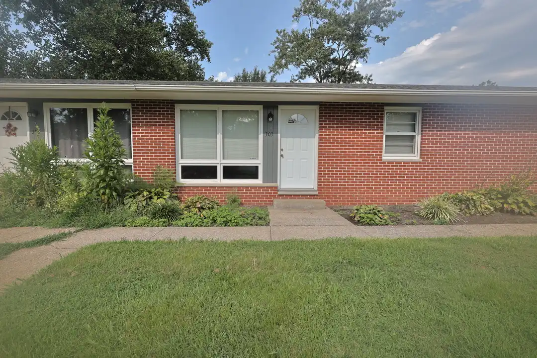 301 S Walnut St – photo 1 of 8