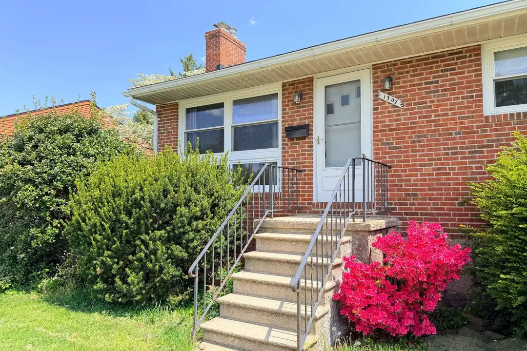 1307 Malbay Dr - View 2