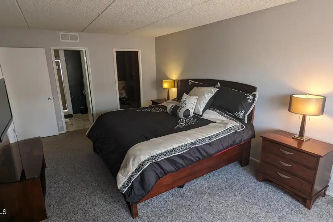 7910 E Camelback Rd #302 - More