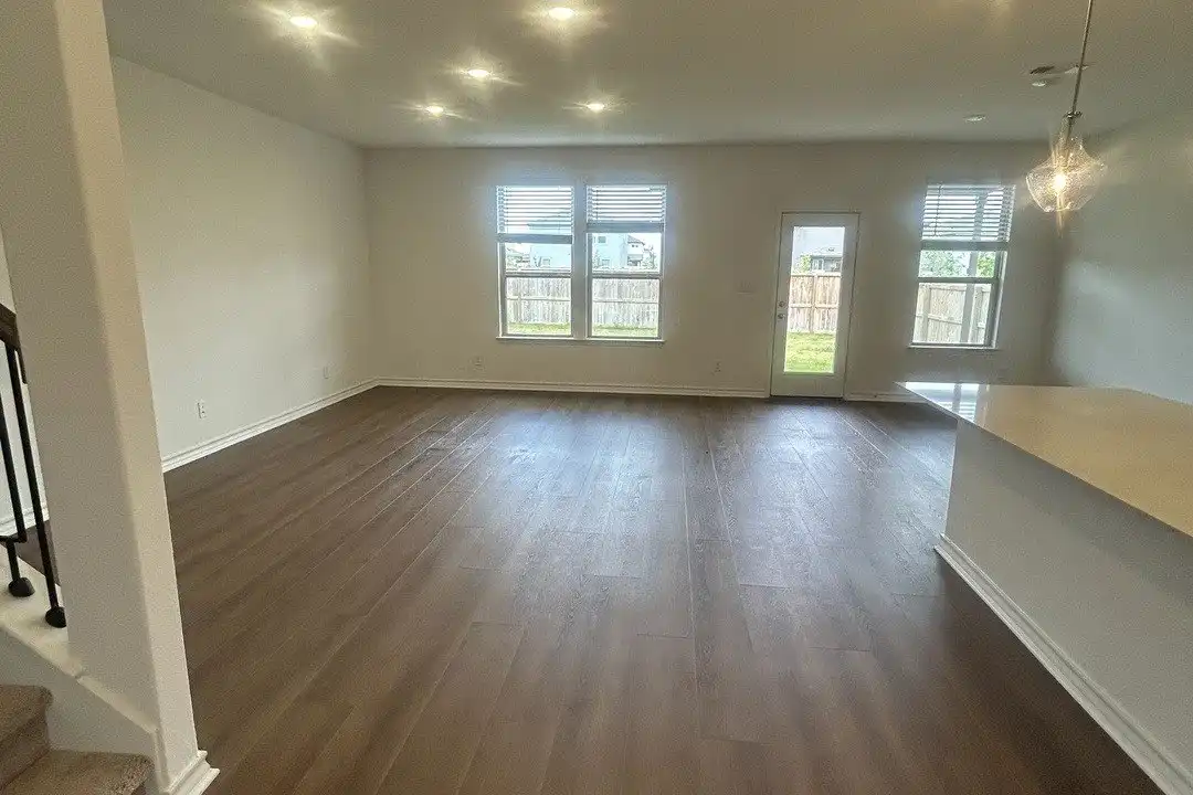426 Nightingale Ave - More