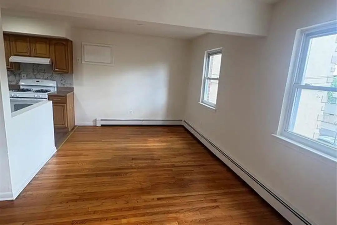 399 Walker St #1B - View 4