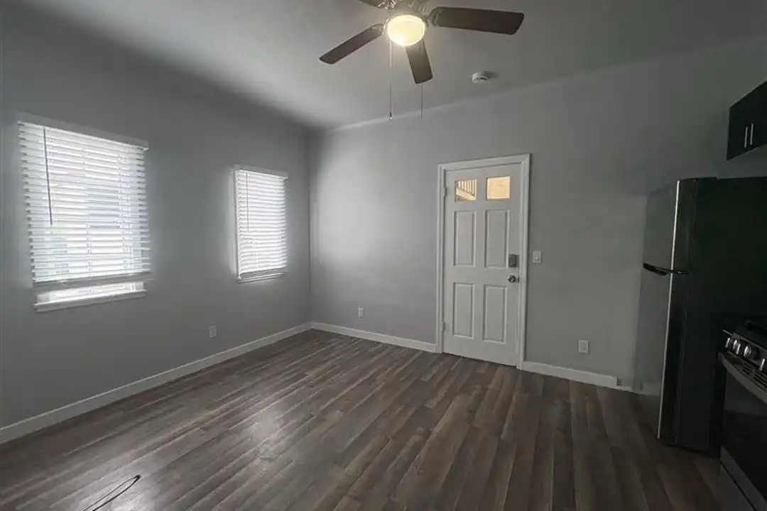 1000 Redondo Ave unit Unit 7 – photo 1