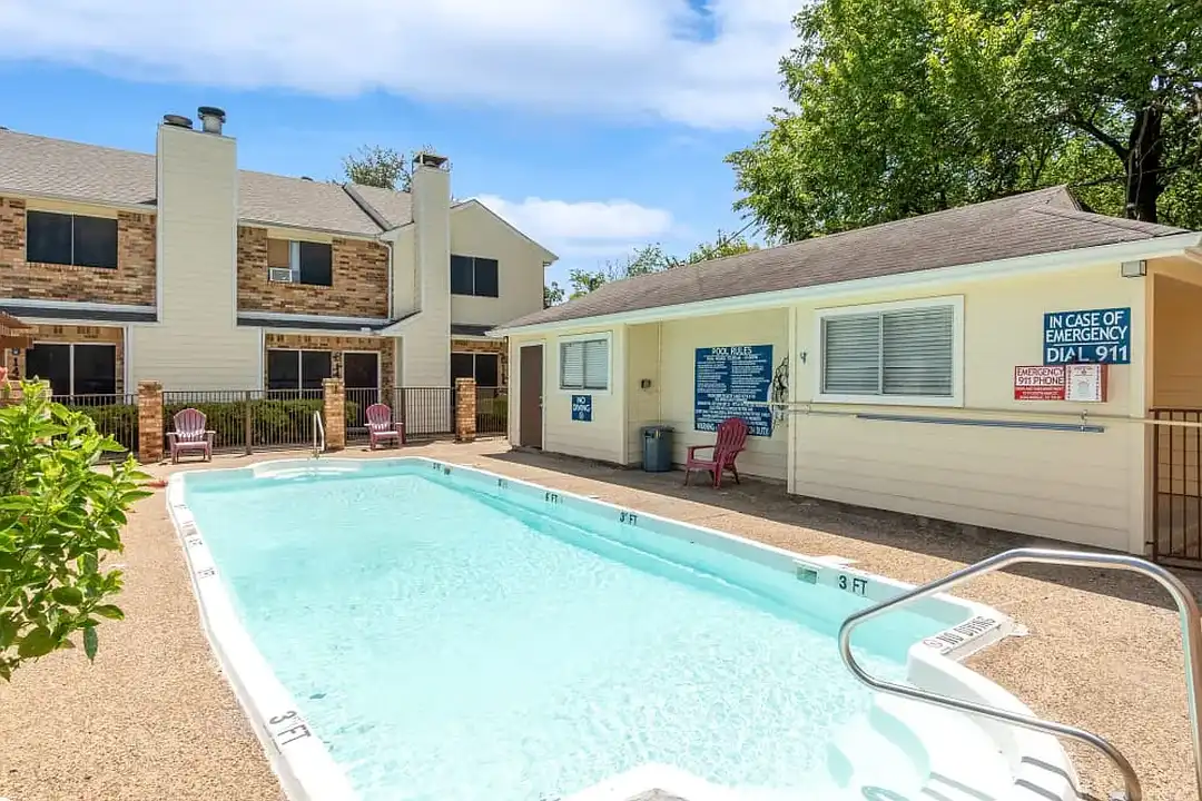 Highland Oaks - View 6