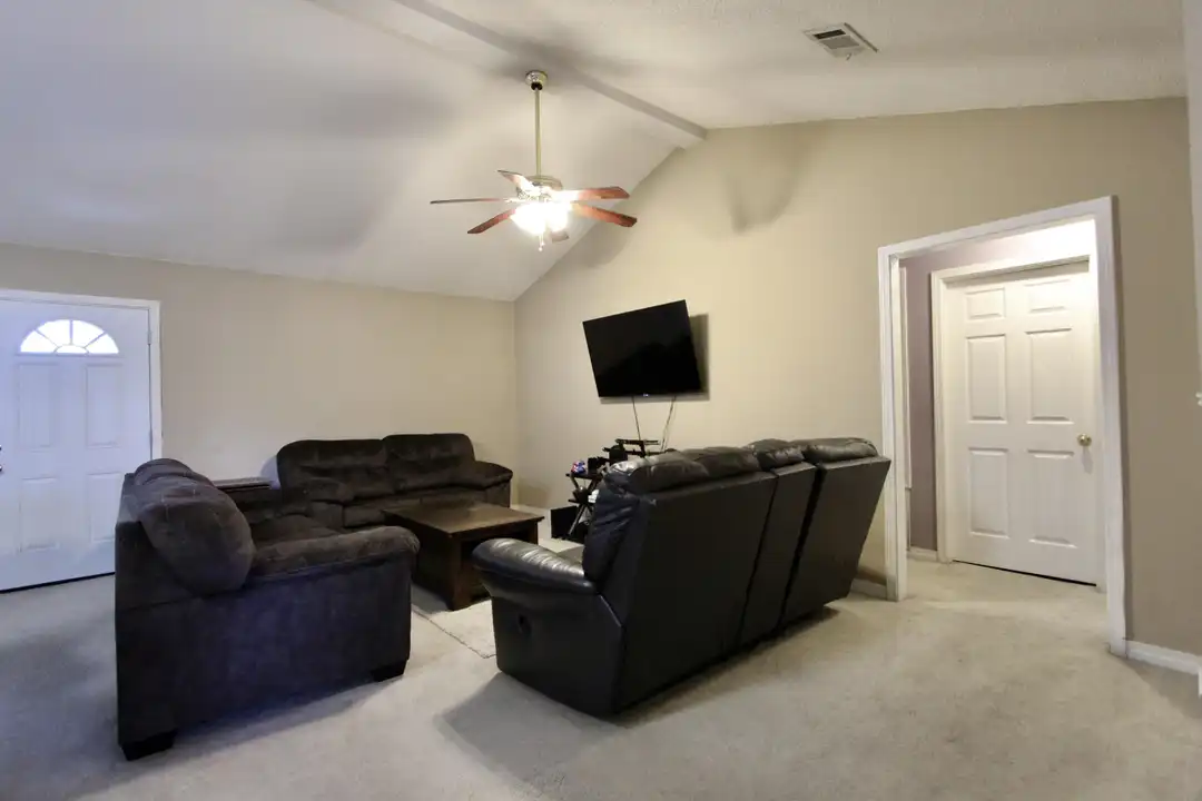 220 Tiffot Ct - View 4
