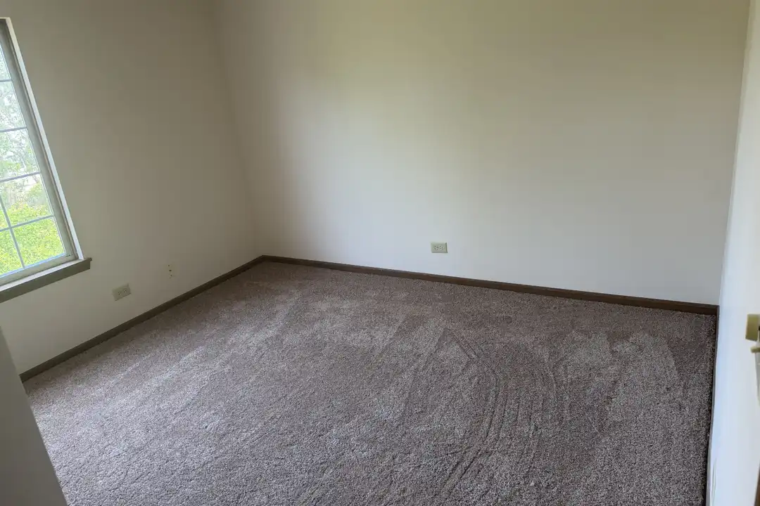 125 S Southport Rd unit Mundelein - View 4