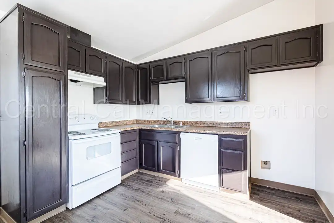 1905 McCray St - More