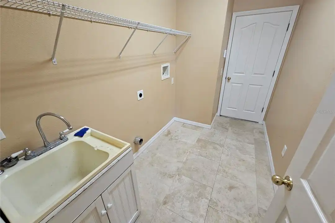 1881 Strathmore Cir - View 6
