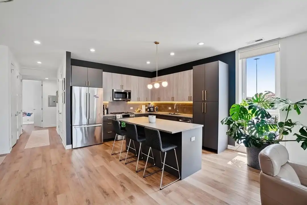 815 N Richmond St unit 301 - View 6