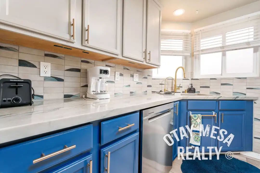 263 Dahlia Ave unit 10 - View 3
