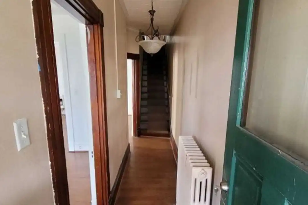 211 Montgomery Ave unit 211 - View 4