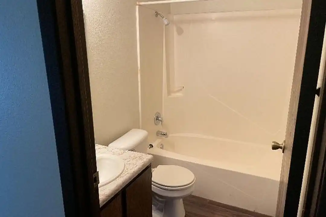 919 9th St W unit 11 – photo 1 of 8