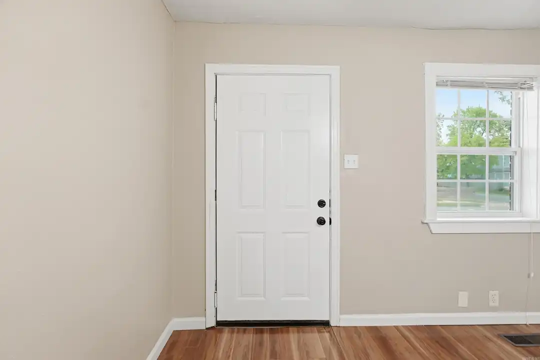 1320 S Summit St - View 4