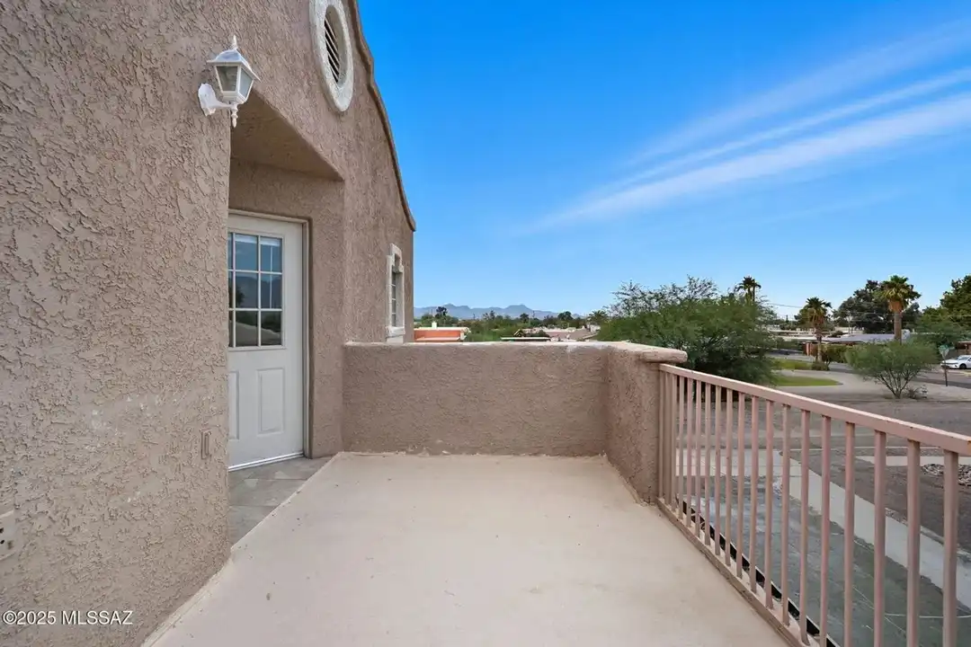 2862 N Tyndall Ave unit 2 - View 5
