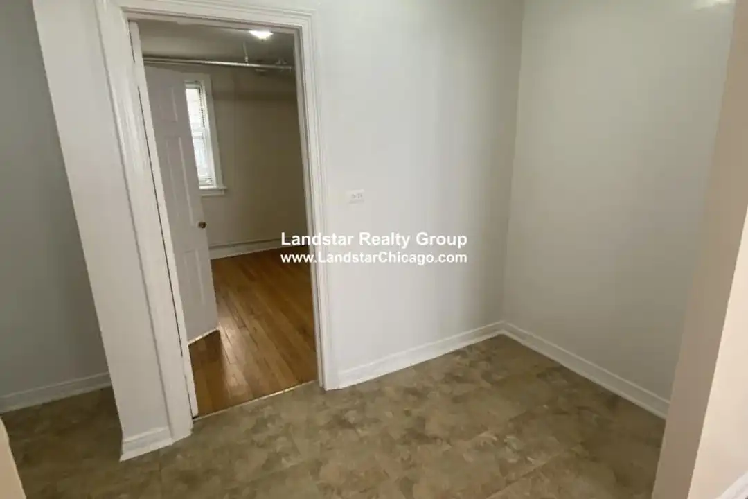6912 N Ravenswood Ave - View 5