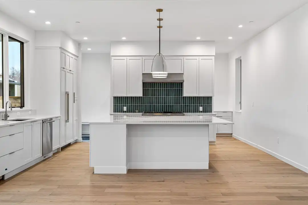 2155 Vine Ave - More