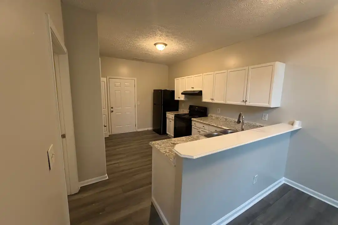 347 Leafmore Rd SW unit E - More