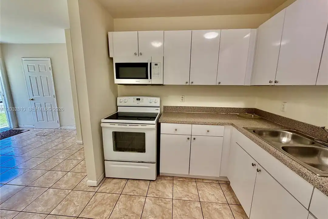 4801 SW 18th St unit 2 - View 6