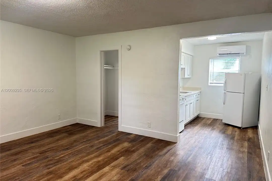 1821 Thomas St #5 - View 2