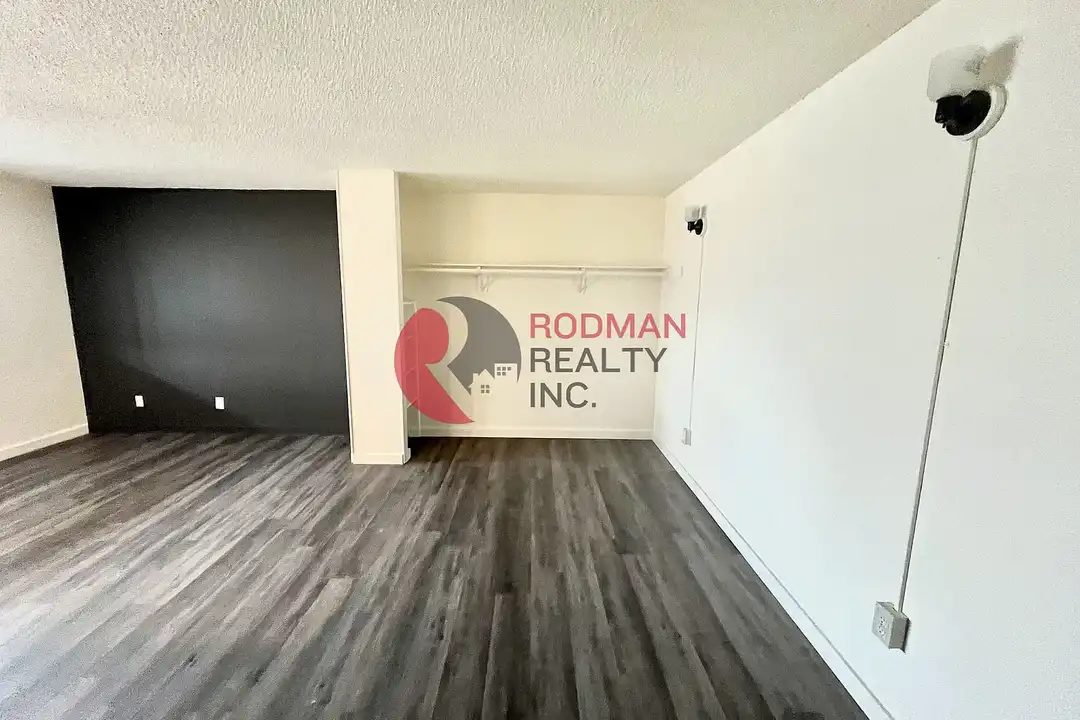 Studio West Apartments – photo 1 of 24