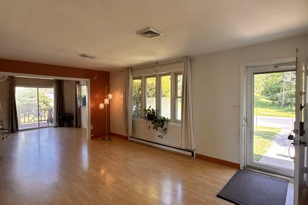 4902 Creek Dr - View 4