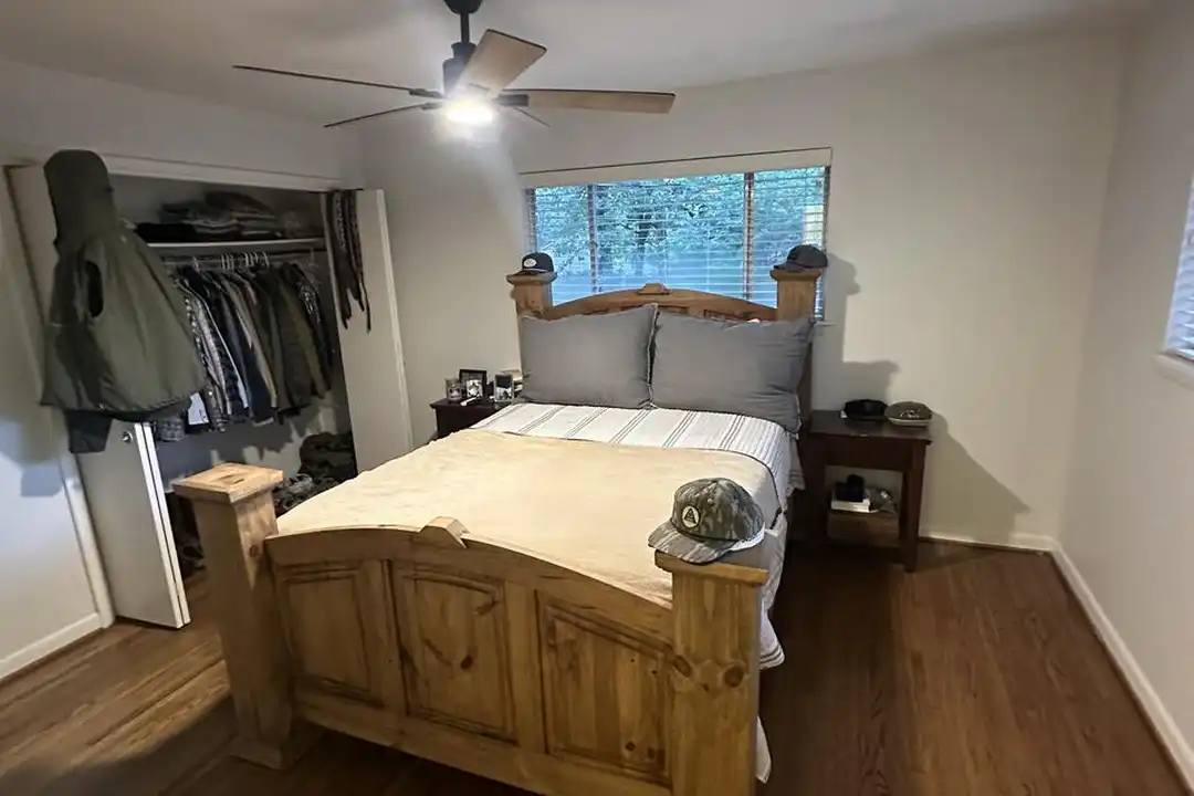 901 N McKinley St - More