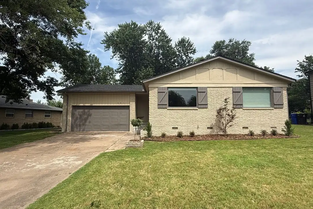 301 N 10th St - View 2