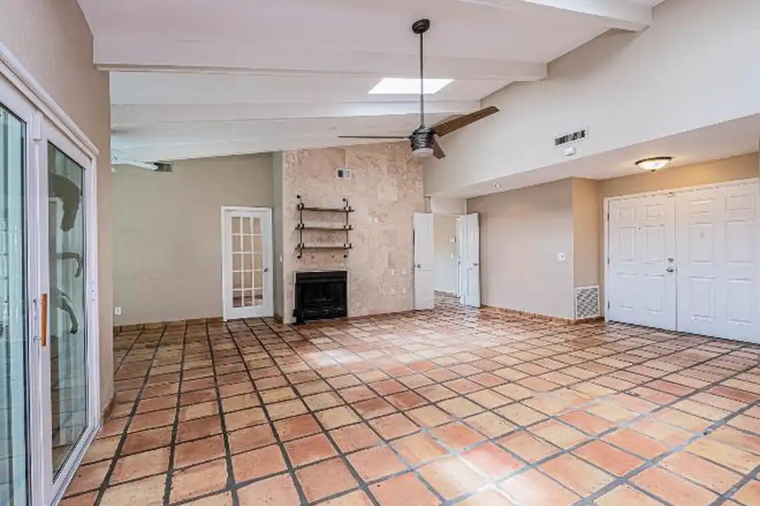 4711 W San Miguel St – pohled 4
