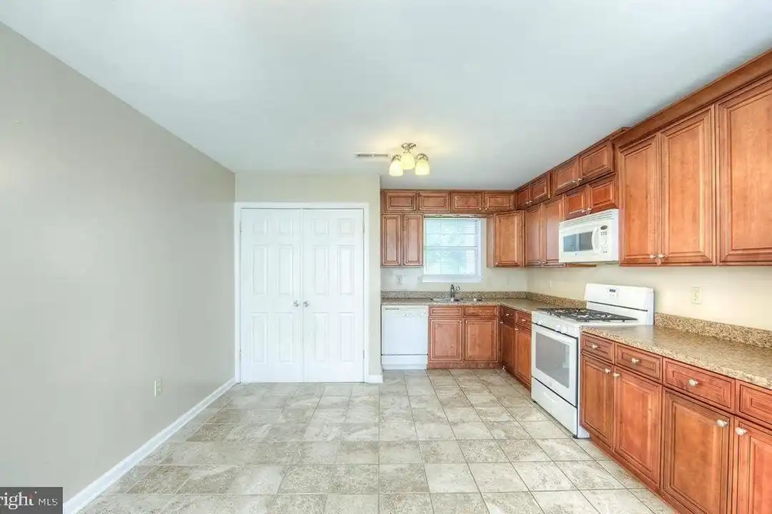 5678 Sutter Ln - View 4