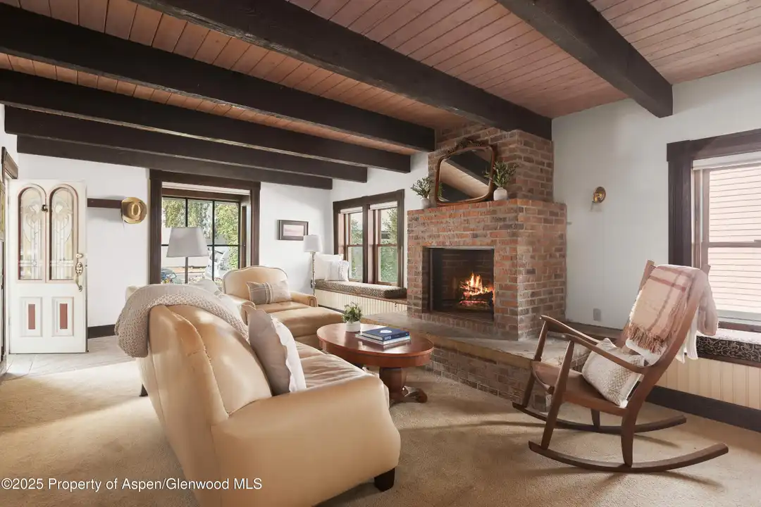214 W Hyman Ave - View 3