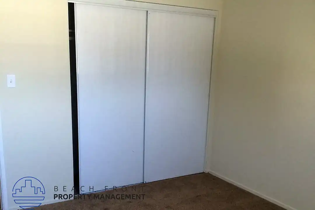Apartment in Inglewood - View 3