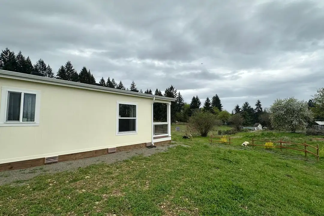 11925 Hillcrest Dr SE - View 4