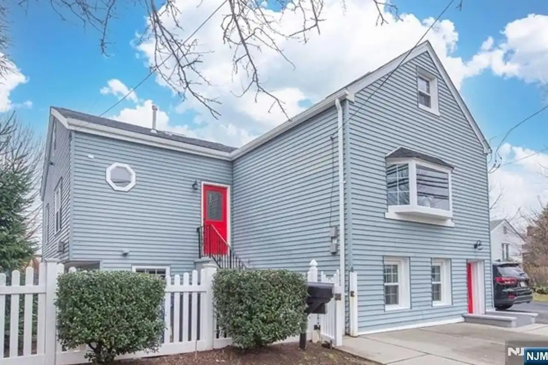 60 Garibaldi Ave #2 – photo 1 of 18