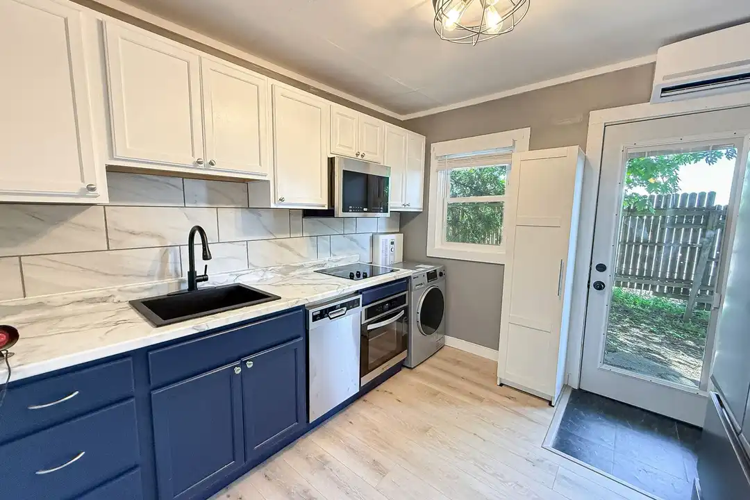 4936 University Ln - View 2