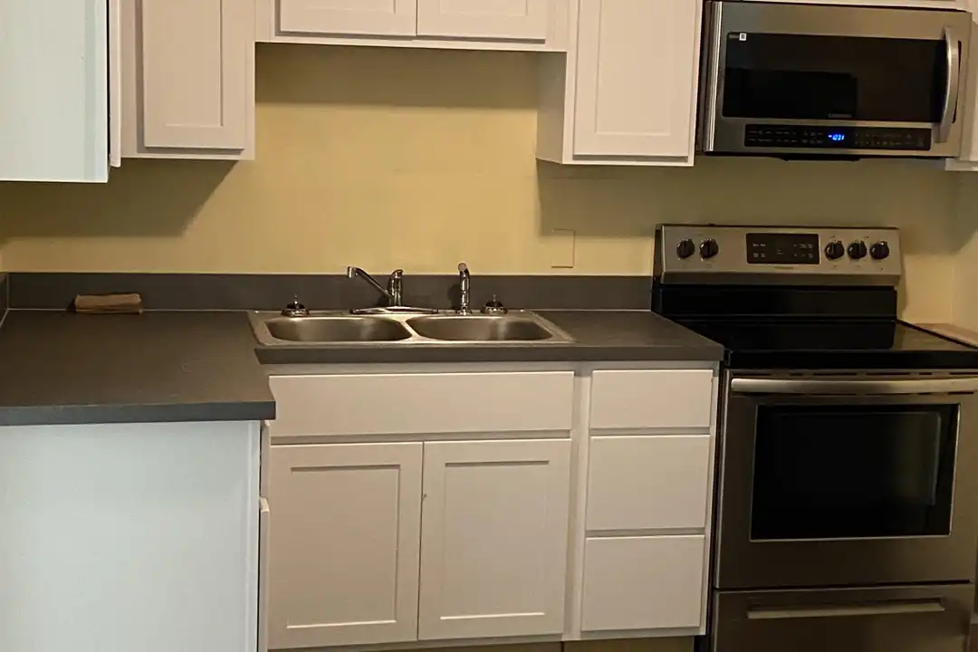 4910 Rhode Island Dr N – pohled 2