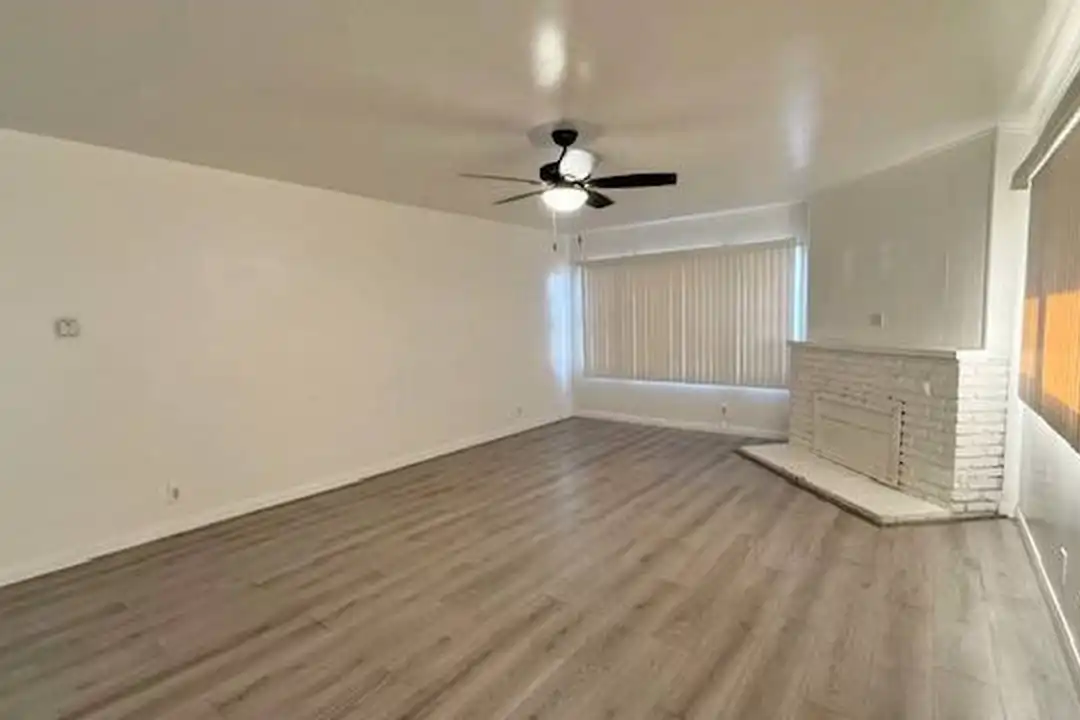 10838 Vernon Ave #21 - More