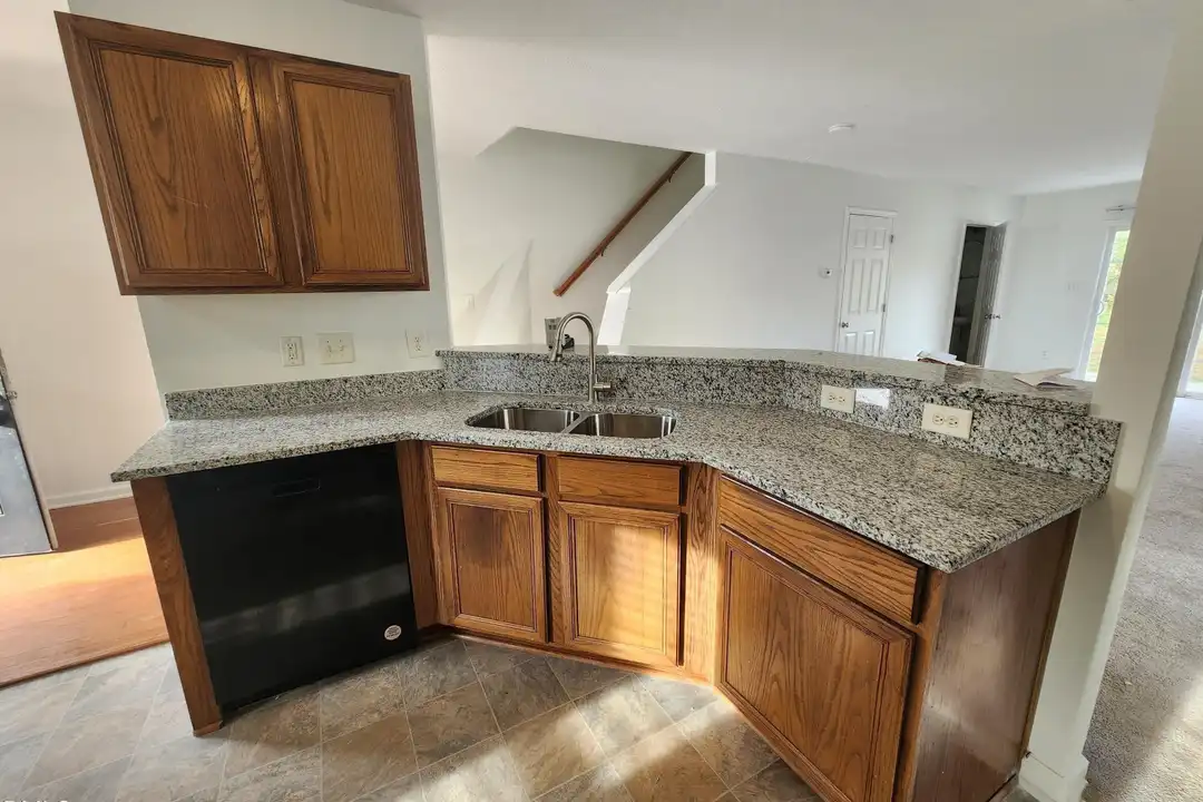 2010 Grassy Banks Drive - Widok 2