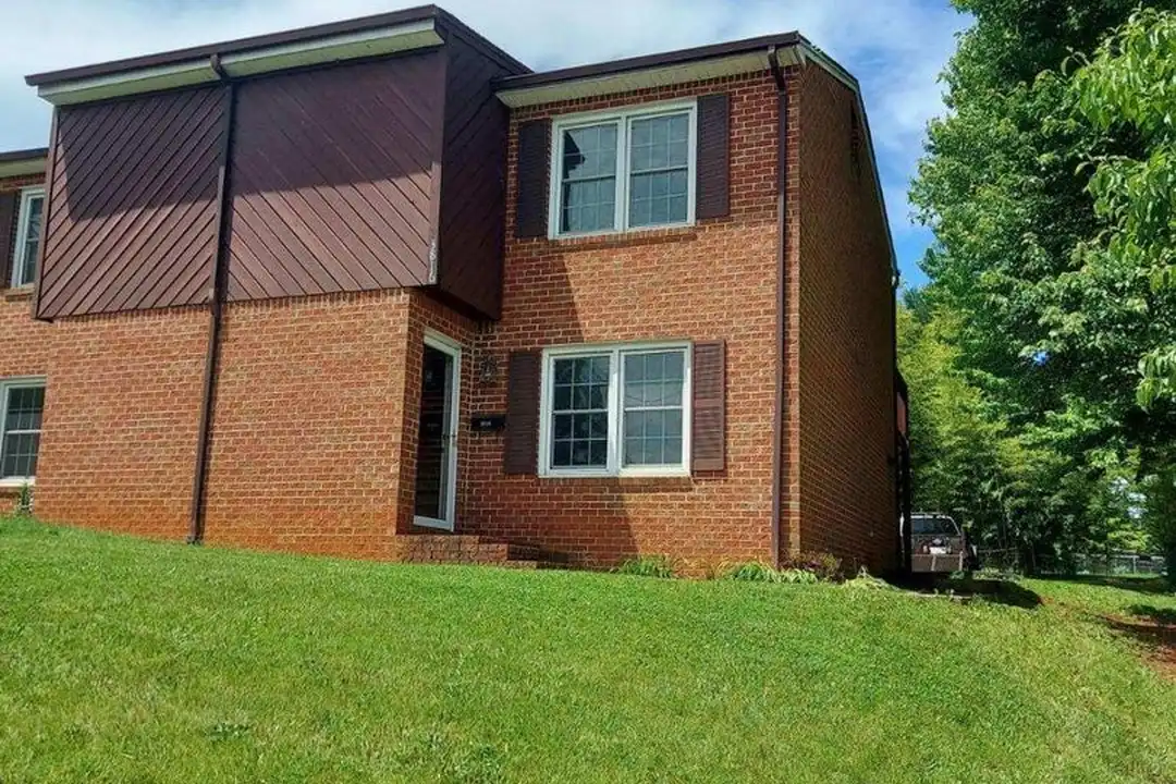 3816 Plantation Rd NE – photo 1