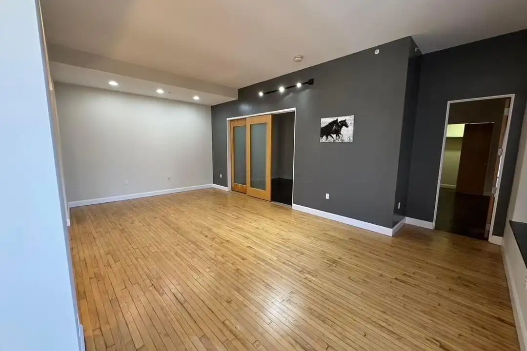 106 N High St #401 – photo 1