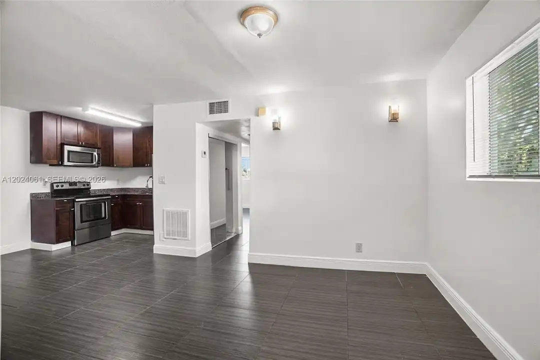 37 SW 14th St #10 - View 3