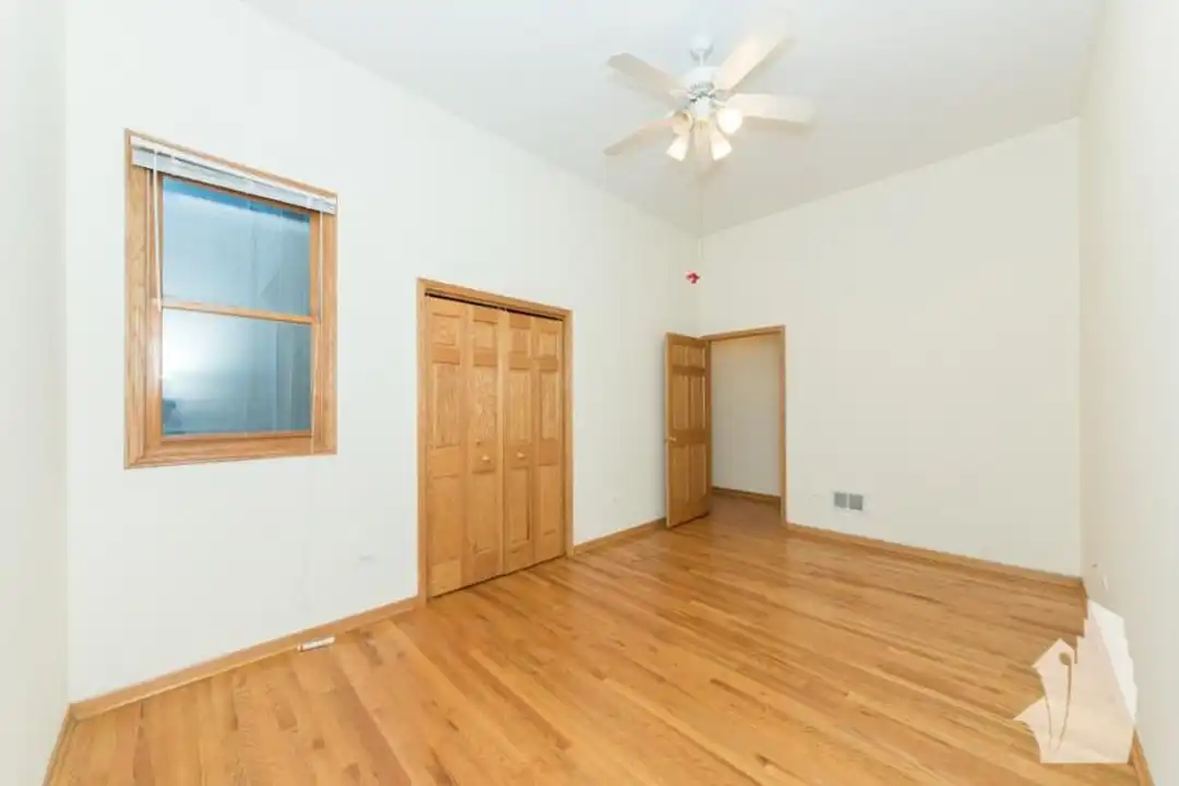 2539 N Southport Ave – další