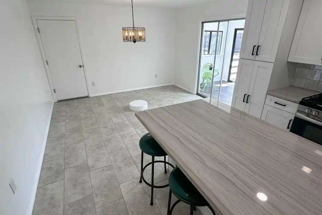 1050 W Romo Jones St - View 4