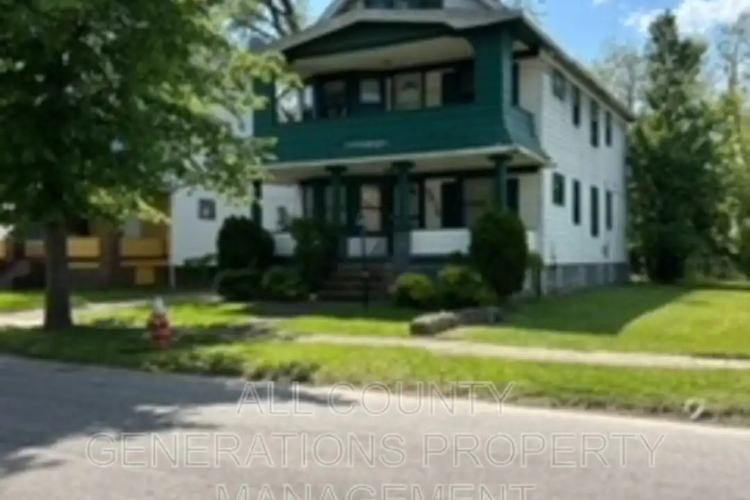 2812 E 117th St – photo 1