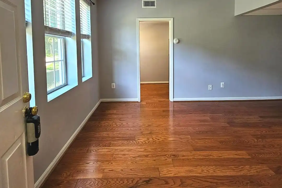 Apartment in Arlington - View 4