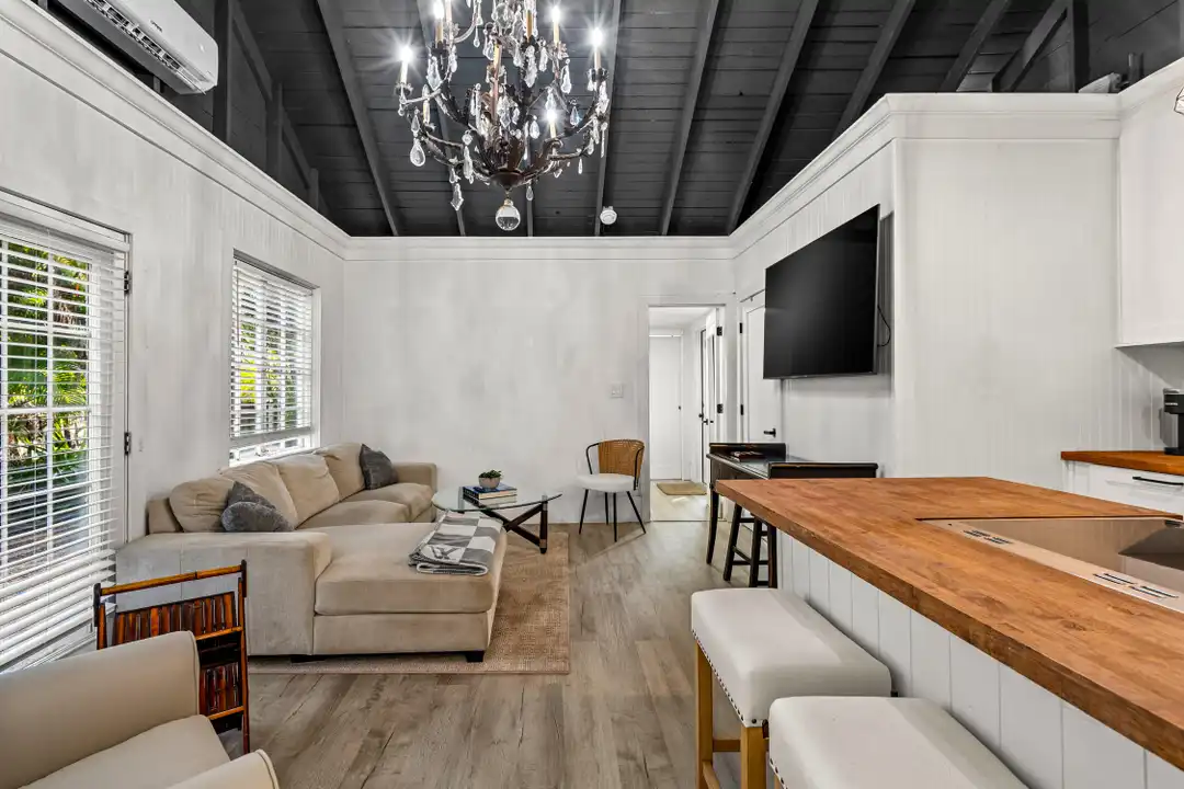 1017 SW 4th St - View 3