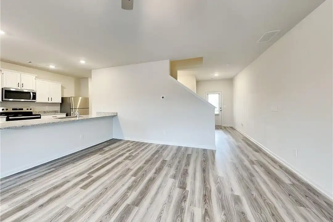127 Avondale Blvd SE - View 2