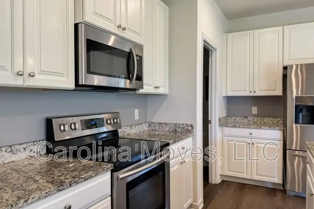 345 Bucklebury Rd - More