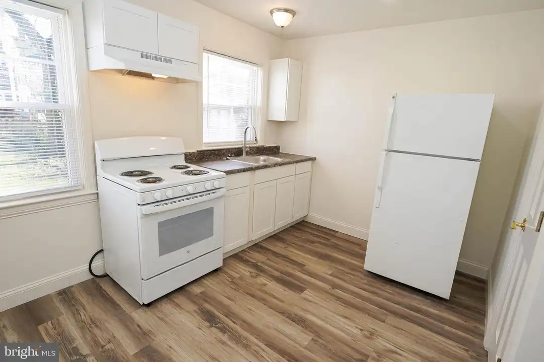 800 Travers St unit 6 - More