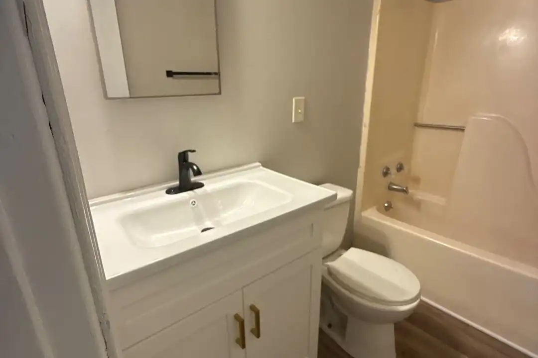 House in Brownsville - More